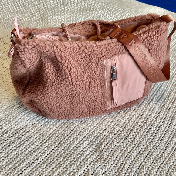Free People Movement Slopes Sherpa Sling Bag Gem/Mauve Utility New No Tags - Picture 10 of 14